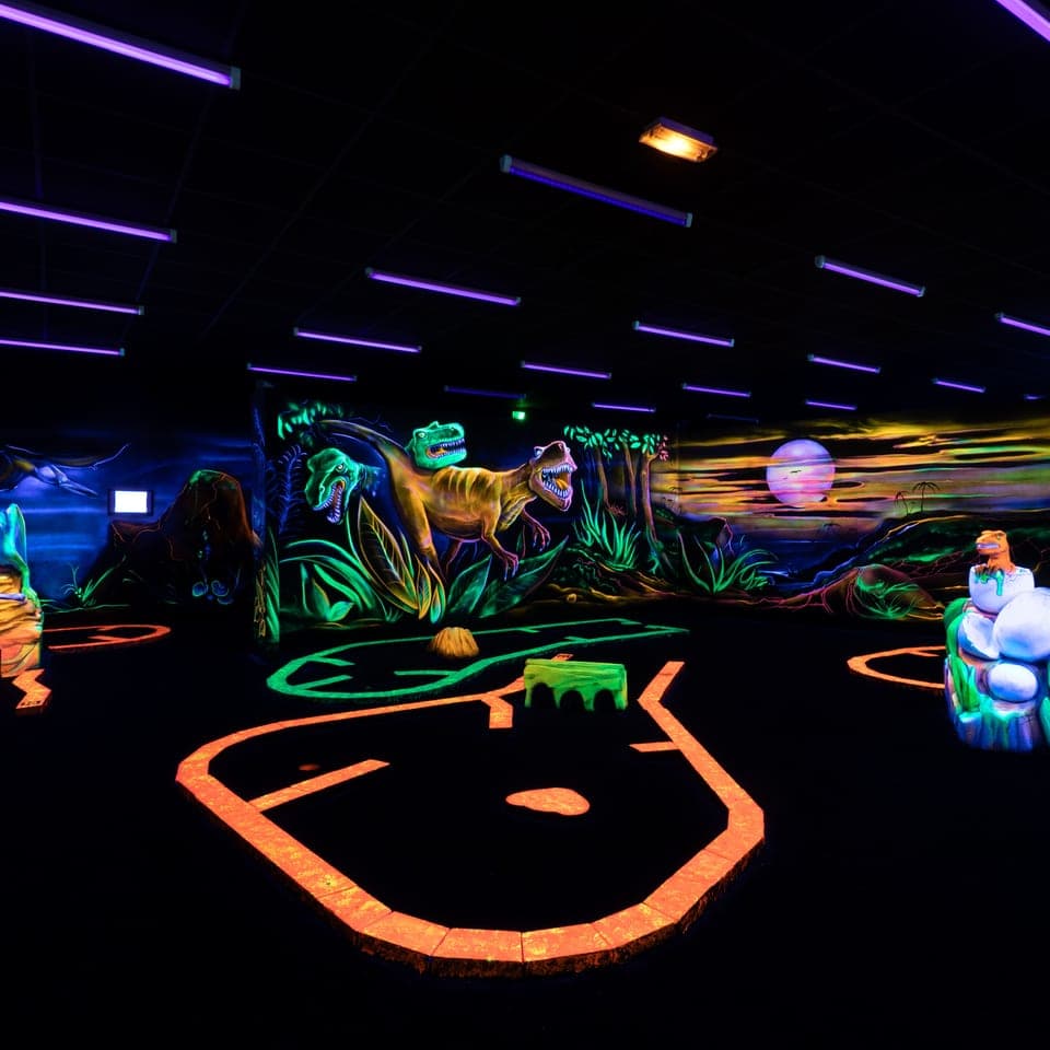 Minigolf indoor fluorescent à Montpellier 1